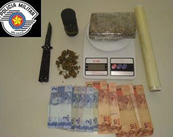 Jovens são presos após a polícia apreender tijolo de maconha em Avaré