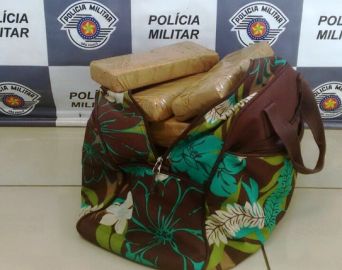 Rapaz é preso em ônibus com 11 quilos de maconha