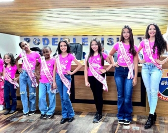 Carla Flores homenageia avareenses que se destacaram no Concurso Miss Teen SP