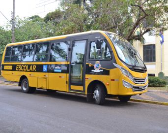 Novo ônibus vai reforçar transporte de alunos da educação básica