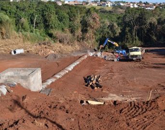 Obra para contenção de erosão avança no Bairro Camargo