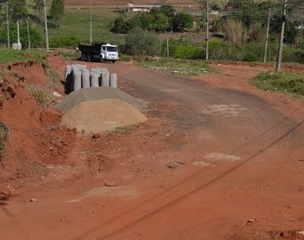 Prefeitura inicia obras para asfaltamento do Jardim Califórnia