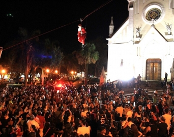 Papai Noel chega de tirolesa nesta quinta, 19, na praça do Santuário