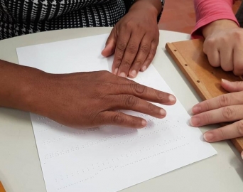 Oficina de Braile e projeto de integração social estão com inscrições abertas