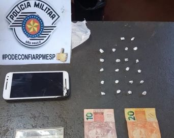 Jovem é preso por tráfico de drogas após PM encontrar pedras de crack