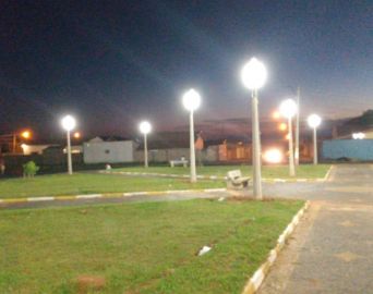 Praça Dona Bidunga na Vila Operária ganha nova iluminação