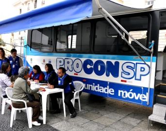 Unidade móvel do Procon atende nesta quinta e sexta no Largo do Mercado