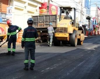 Asfalto no centro desagrada parte da população