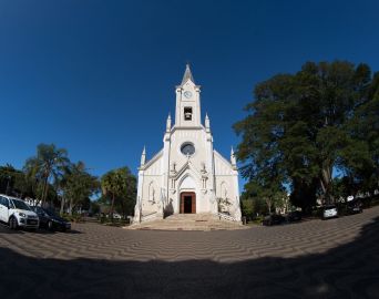 Paróquias de Avaré reabrem somente para orações