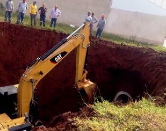 Prefeitura inicia reparos na erosão do São Rogério