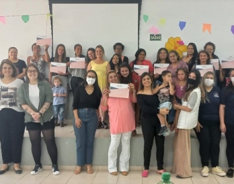 Participantes de curso sobre empreendedorismo feminino recebem diploma