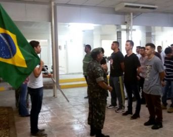 Jovens firmam compromisso com o Serviço Militar