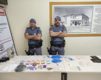 Polícia Militar prende trio com mais de 2,7 mil porções de drogas