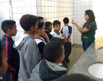 Secretaria promove ação de uso racional da água na escola Carlos Papa