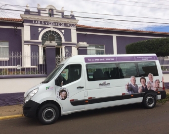 Lar São Vicente é contemplado com uma Van para transporte e passeio