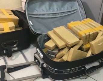 Dupla é detida com cerca de 60 kg de maconha na Castello