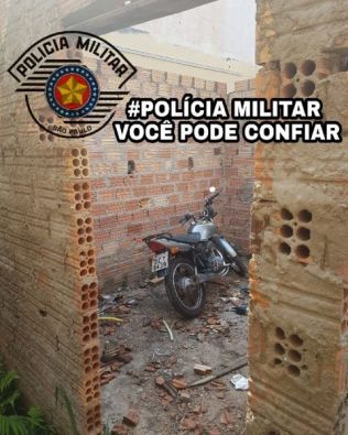 Polícia Militar prende dupla que furtou moto no centro da cidade